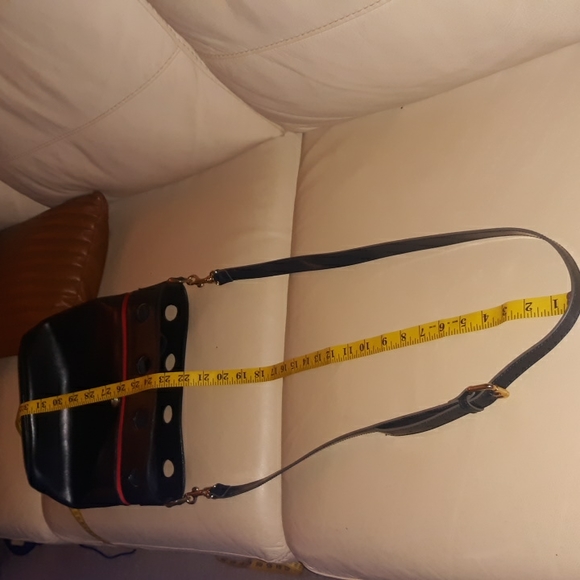 🌺NAVY LEATHER BUCKET CROSSBODY - Picture 6 of 10